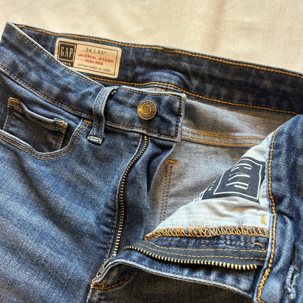 Sz 24P/00P GAP Universal Jegging with High-Rise and Zip fly